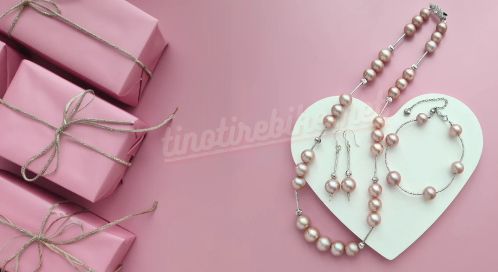 Luxury Pearl Choker Set: The Ultimate Gift for Loved Ones Who Appreciate Timeless Beauty